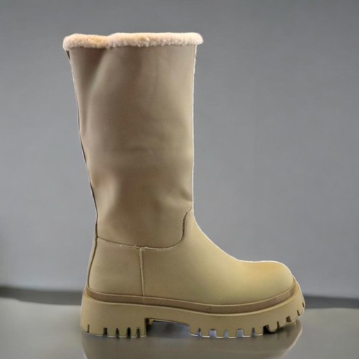 Bota beige de invierno con forro acolchado