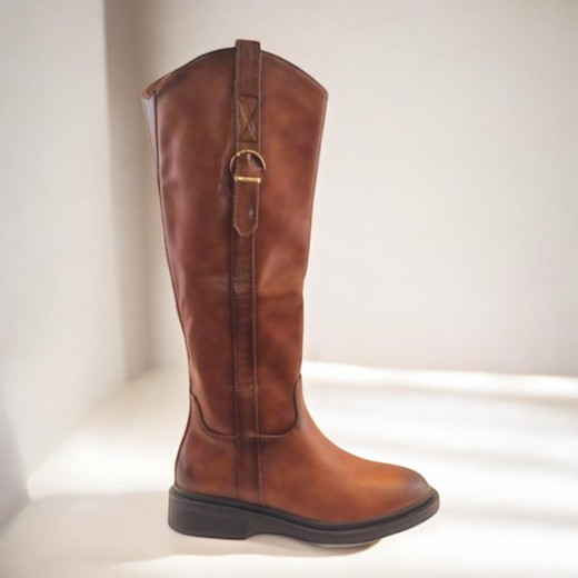 Botas camel de cuero vegano con hebilla