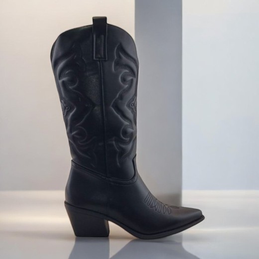 Botas vaqueras negras con tacón y detalles bordados