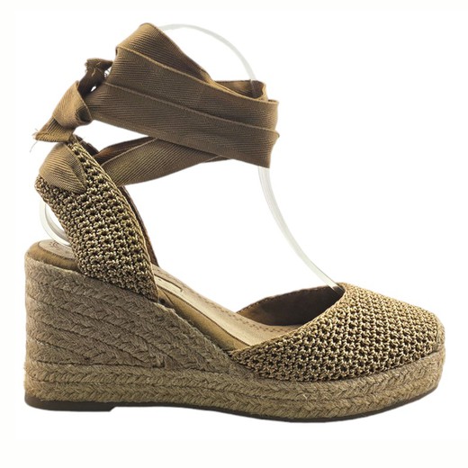 sandalias estilo valenciano color camel de Corina