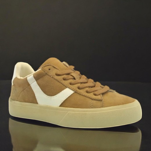 Zapatilla deportiva camel con suela de goma marca Corina