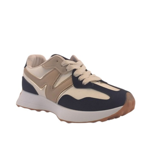 Zapatilla deportiva casual en tonos beige y negro con plataforma