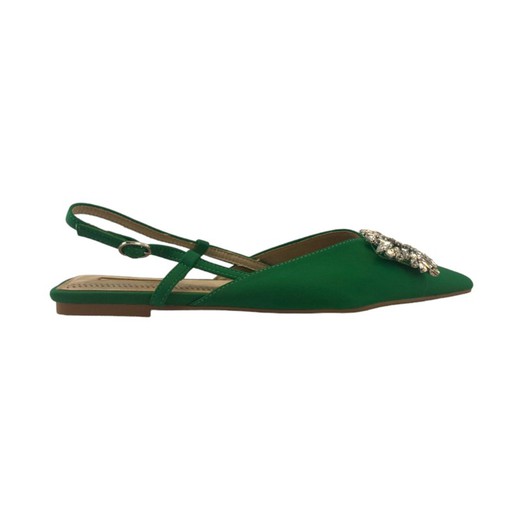 Zapato de salón plano color verde con decoración de pedrería