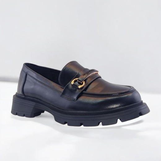 Zapato mocasín negro con plataforma