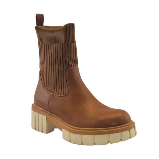 Bota tipo chelsea con suela chunky en color camel