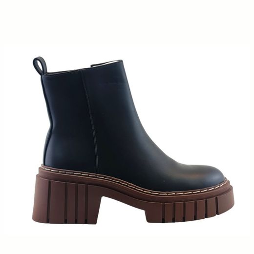 Botín negro con plataforma, estilo vanguardista para tus looks