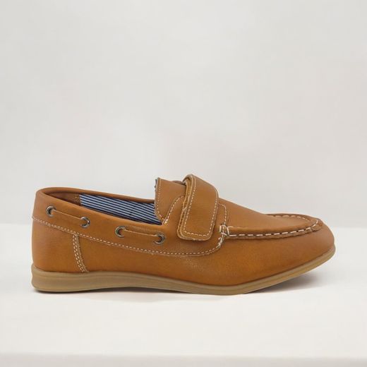 Mocasín infantil camel con cierre de velcro