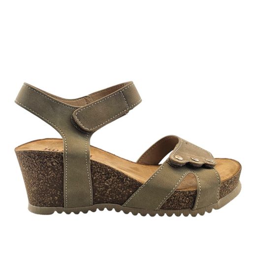 Sandalias de cuña albaricoque de piel vegana con un diseño de tiras con velcro