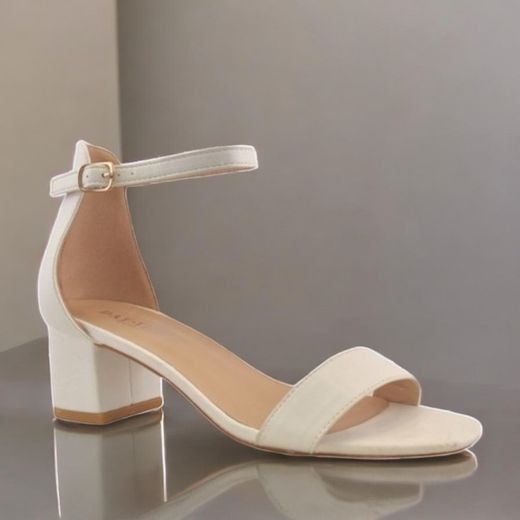 Sandalias de tacón bajo en color blanco