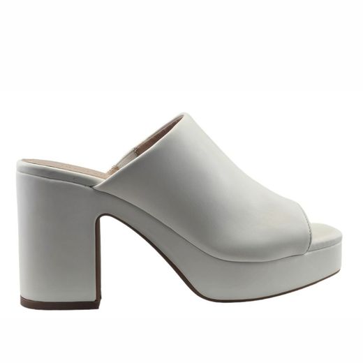 Sandalias estilo mule color blanco marca Kaneki