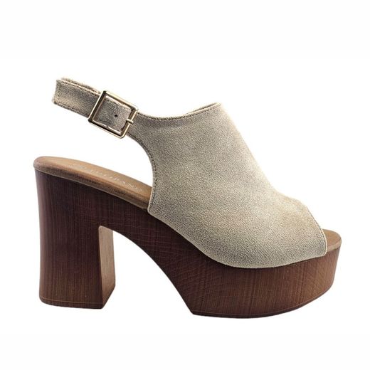 Sandalias tipo zueco color beige de la marca Kaneki