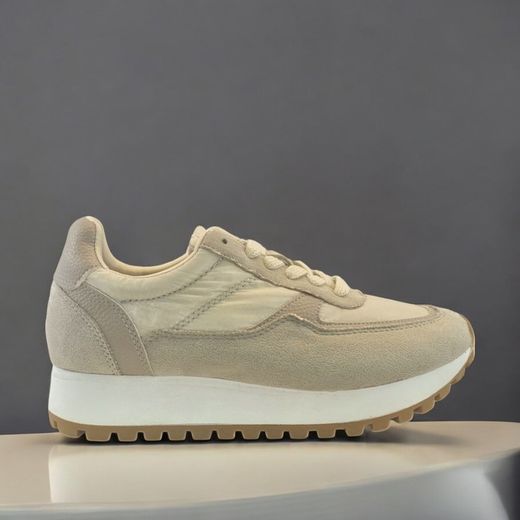 Zapatillas deportivas beige con plataforma marca Corina